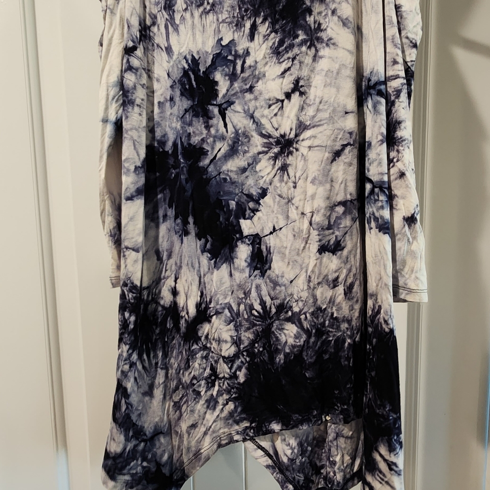 Nice cold shoulder top - Picture 4 of 4